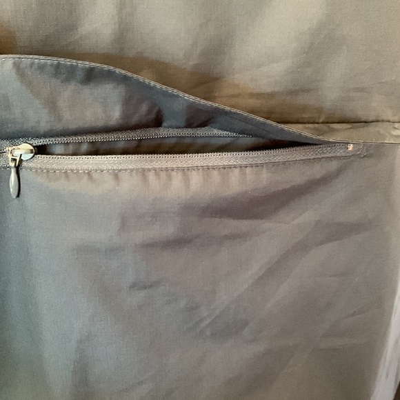 HVIII brand small hooded rain jacket - Picture 5 of 9